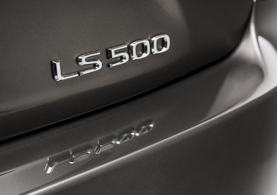 Логотип Lexus LS500 2017 года  (NA) (фото 19 из 67)